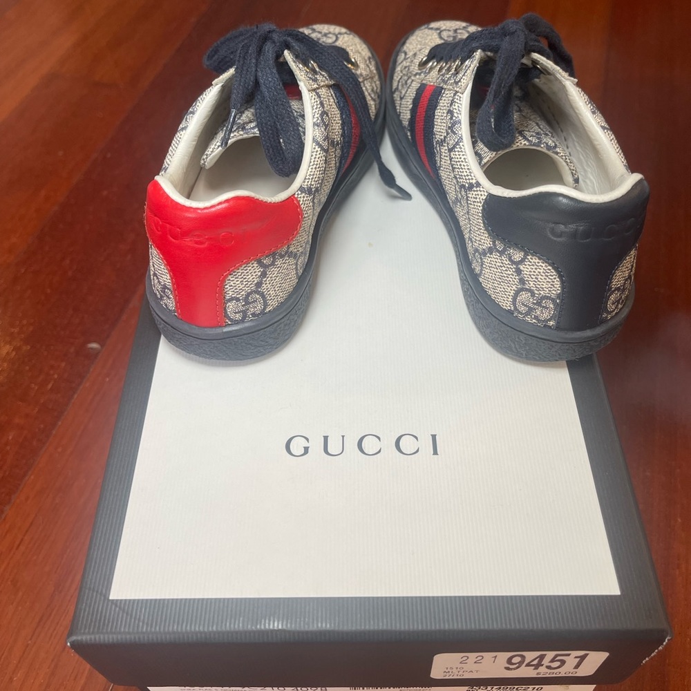 Used kids Gucci shoes size 27
